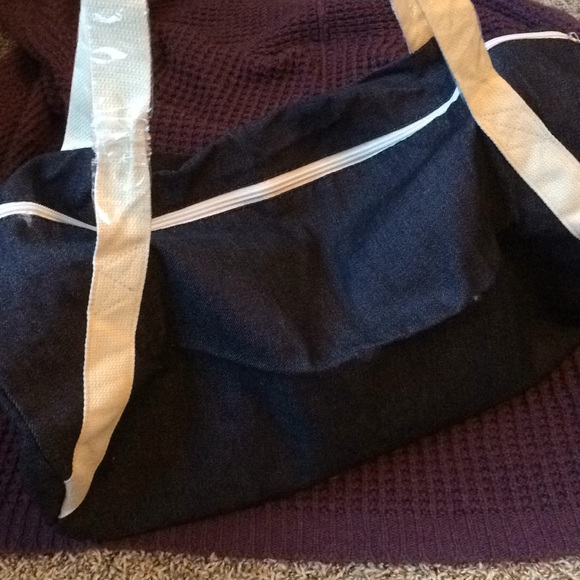 New Gym Bag - Picture 4 of 4